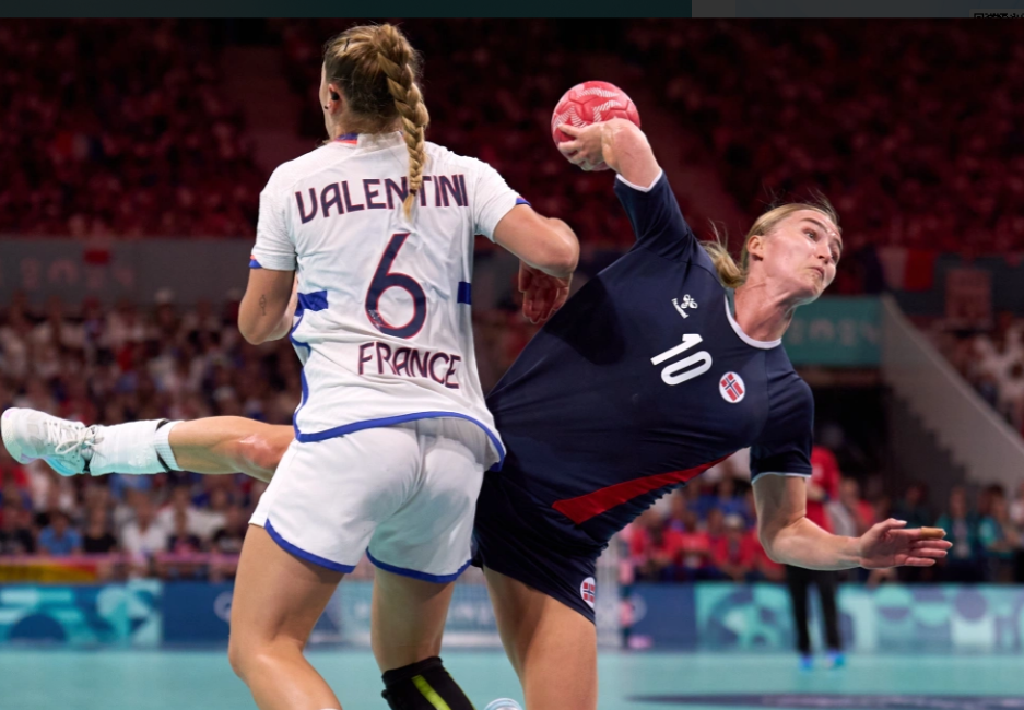 挪威国家女子足球队表现英勇，击败实力强劲的对手 挪威女子甲组联赛 