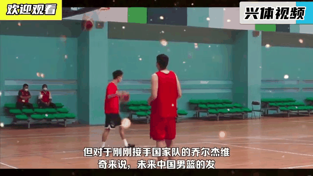 历史性时刻!球队总决赛中巨星独揽三双，成就CBA传奇的简单介绍