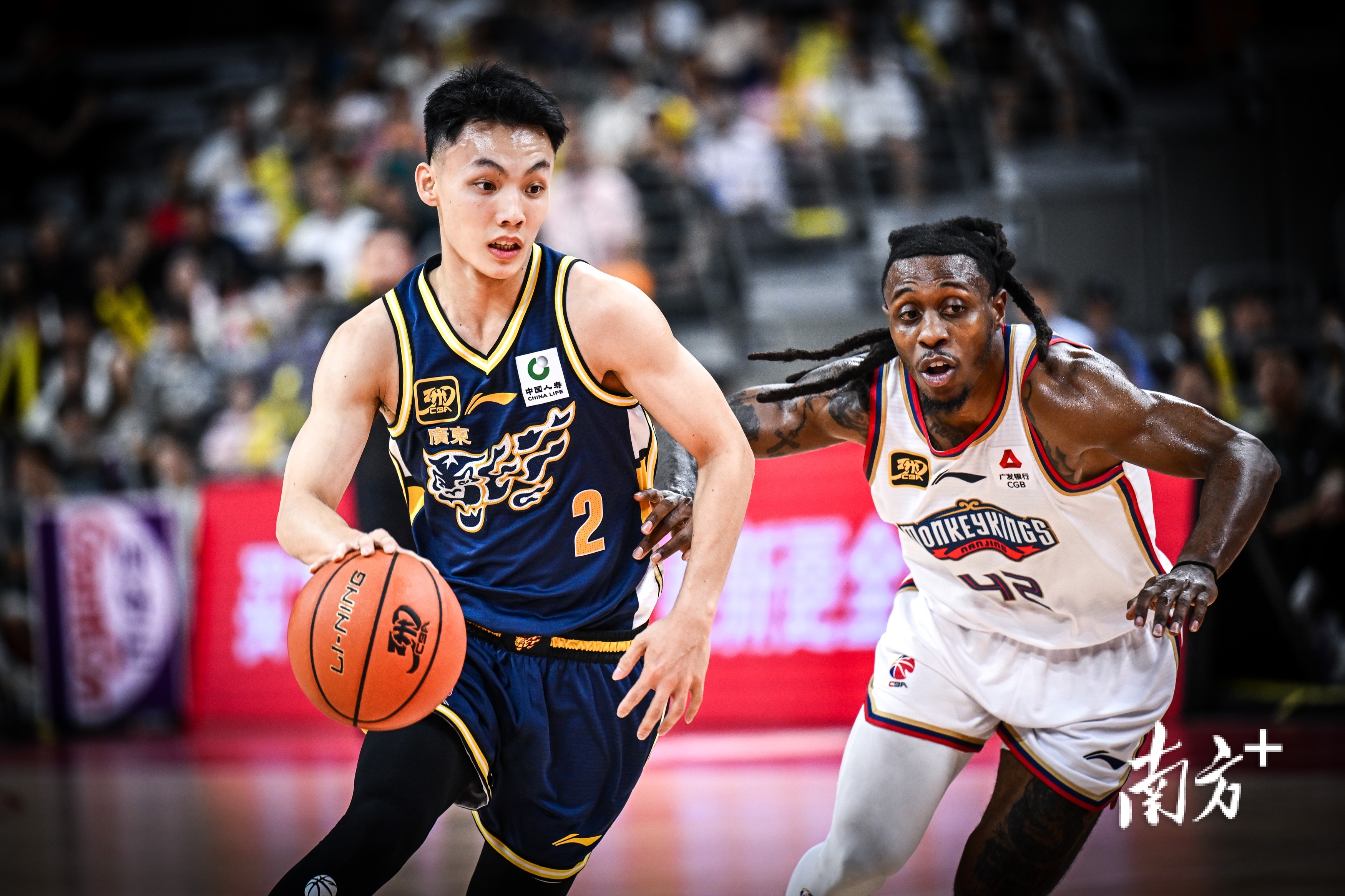 主场大胜强手，继续保持领先位置 