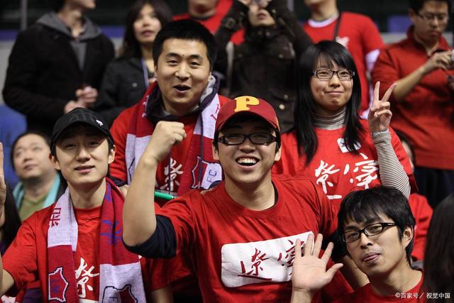 包含双方对抗，波澜不惊，场内外球迷热烈支持的词条