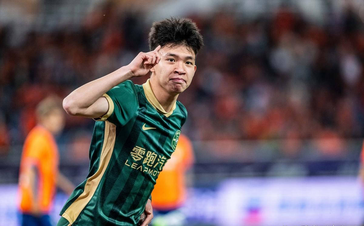 关于年轻球员崭露头角，为球队贡献关键一球的信息