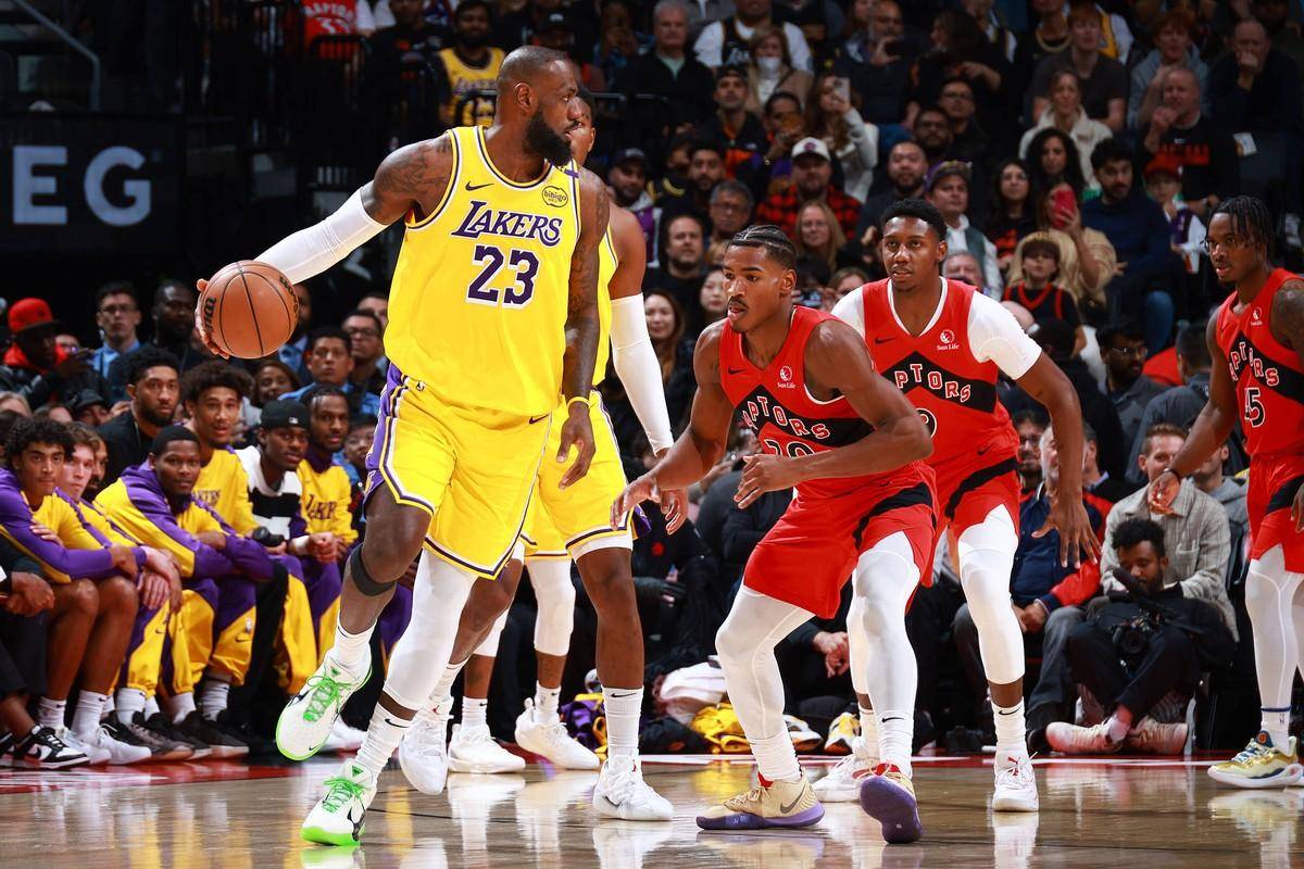 包含NBA球员在场上的精彩表现赢得观众喝彩的词条