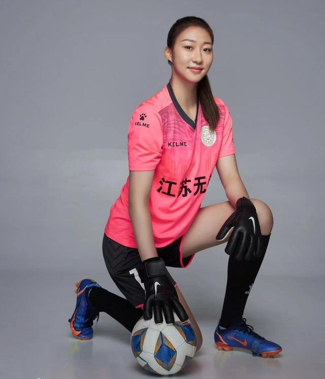 国家女足队员实力超群，赢得掌声的简单介绍
