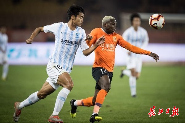 关于富力客场大胜卓尔，取得重要胜利的信息