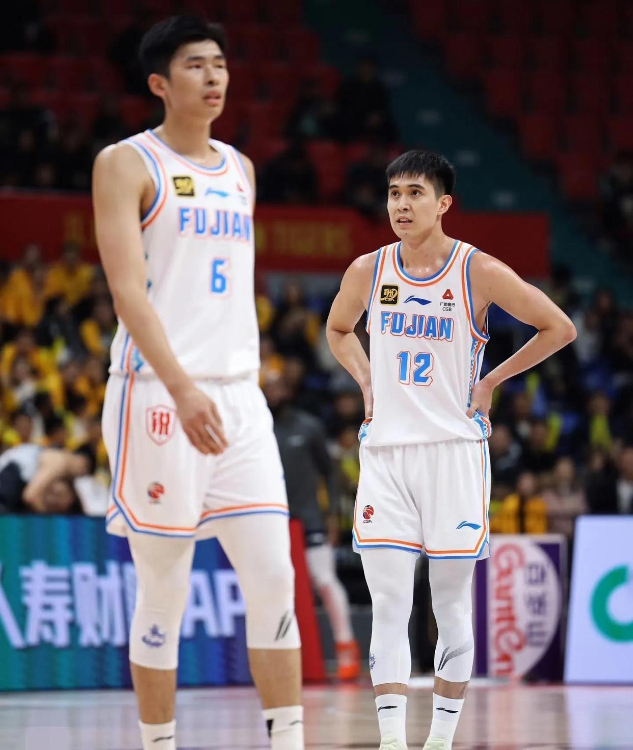 福建男篮与北京男篮交锋，胜负悬念继续 