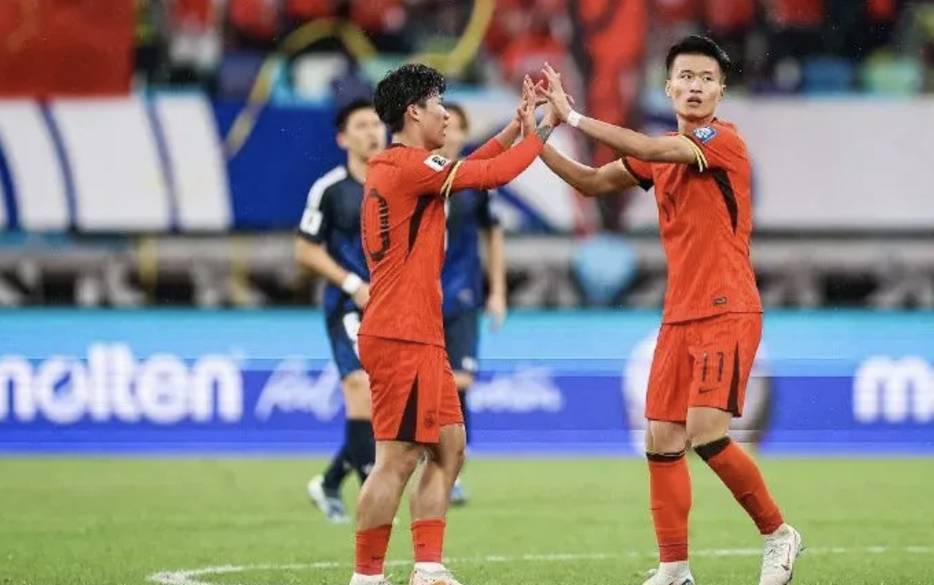 包含激烈的国际足球对决将在近期激情上演的词条