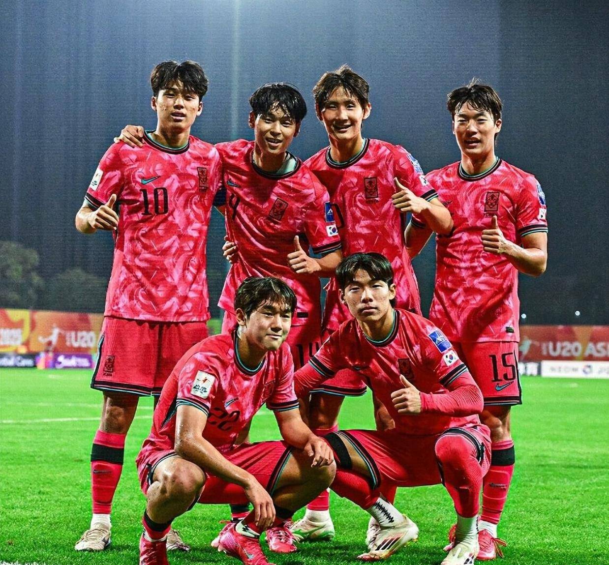关于韩国男篮庆祝！取得成功胜利晋级篮球世界杯四强的信息