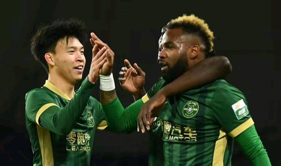 比赛中球员精彩表现，为球迷带来惊喜 