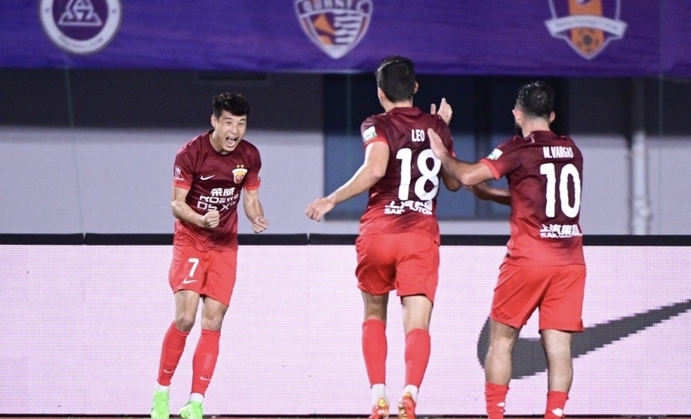 比赛中球员精彩表现，为球迷带来惊喜 